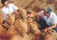 男子进入兵马俑三号坑，兵马俑受损等情况正在调查中|界面新闻 · 快讯